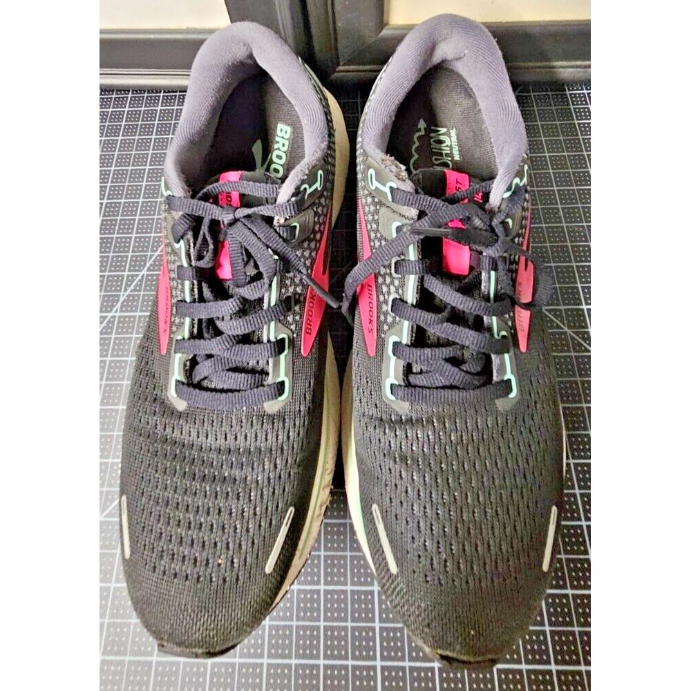 Brooks Ghost 14 women Sz 9.5M black pink runing shoes 1203561B013